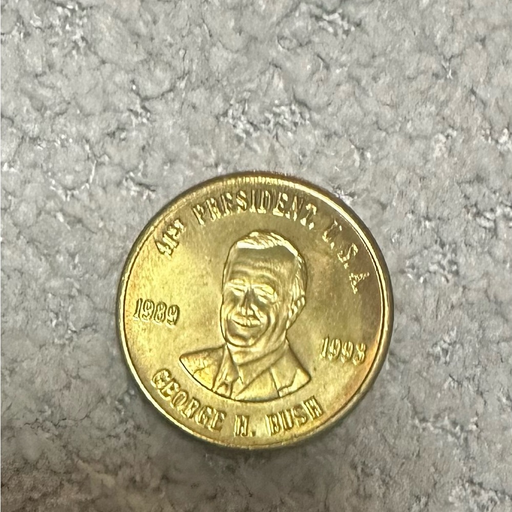 Vintage 1981 readers digest George W Bush Gold Commemorative Coin